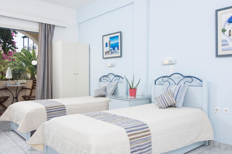 Standard Triple room