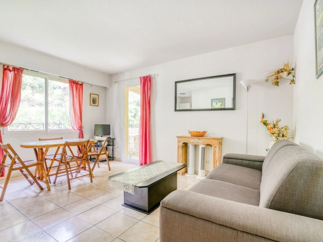 Tranquil Holiday Home in Mougins With Swimming Pool