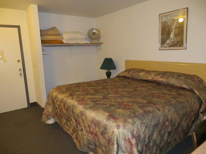 Lazy J Motel