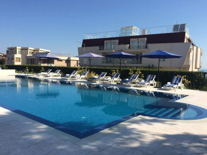 Apolonia Apartments