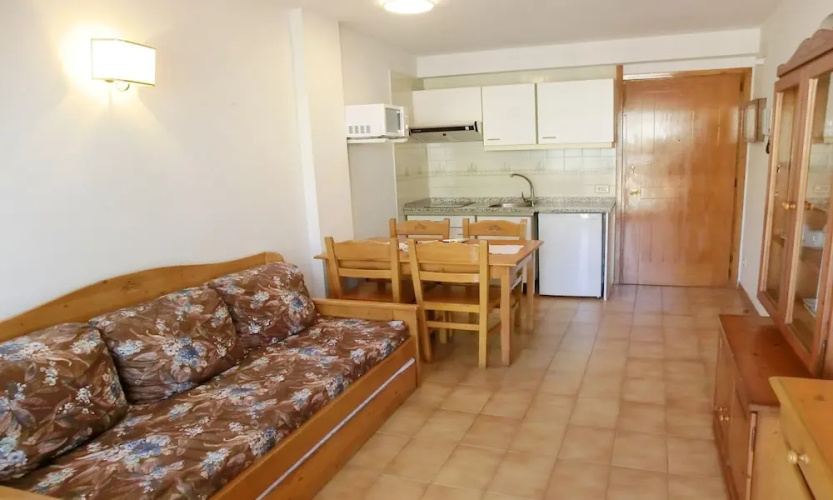 104669 - Apartment in Lloret de Mar