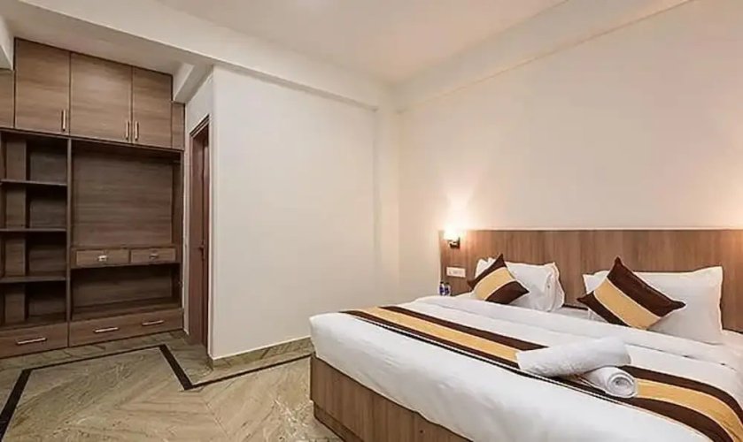 Fabhotel Platinum Inn