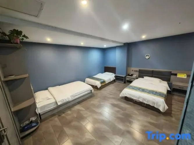 Business Quadruple room