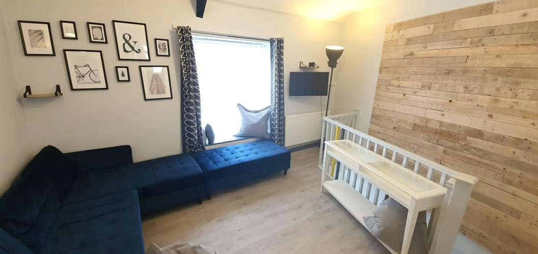 Cheddar Village Apartment