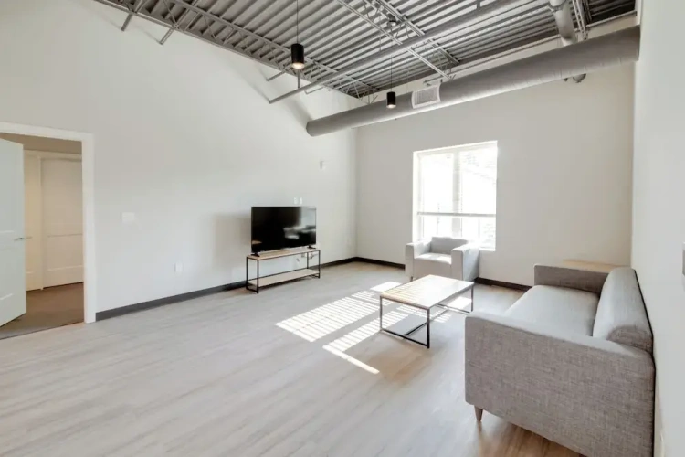 3 Bedrooms Apartment
