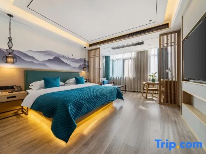 Grand Double room with city view