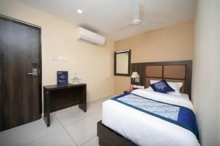 V Grand By OYO Rooms