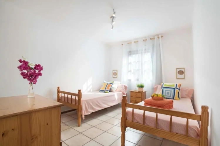 2 Bedrooms Cottage