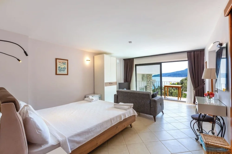 Deluxe Suite with balcony