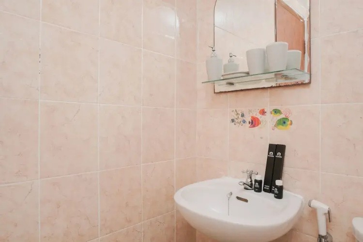 Simply Modern Studio Apartment at Centro City Residence