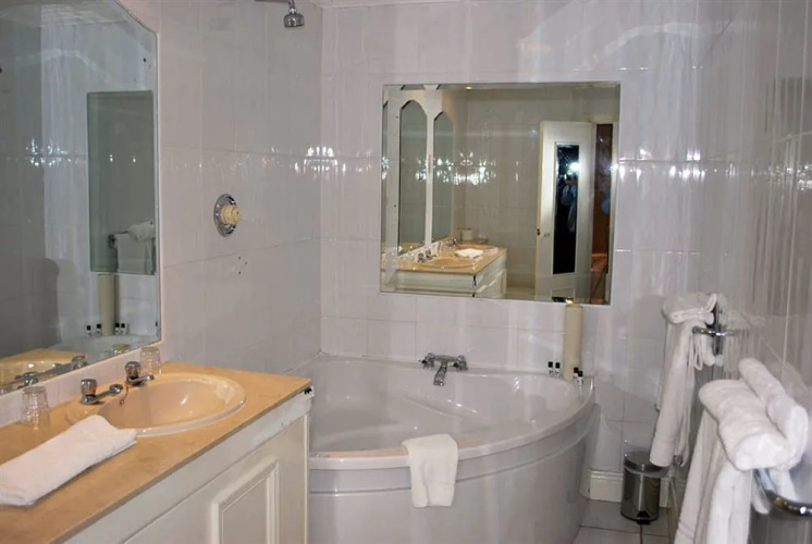 Hibernian Hotel & Leisure Centre