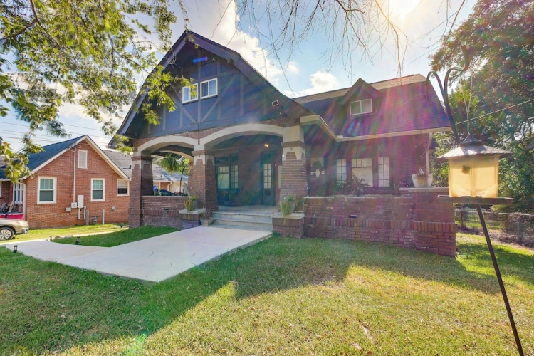 4 Bedrooms Cottage