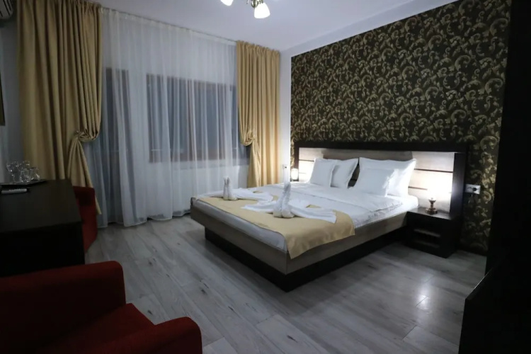 Riverside Hotel