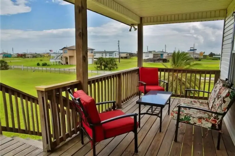 Spacious Retreat W/expansive Yard & Beach Access!