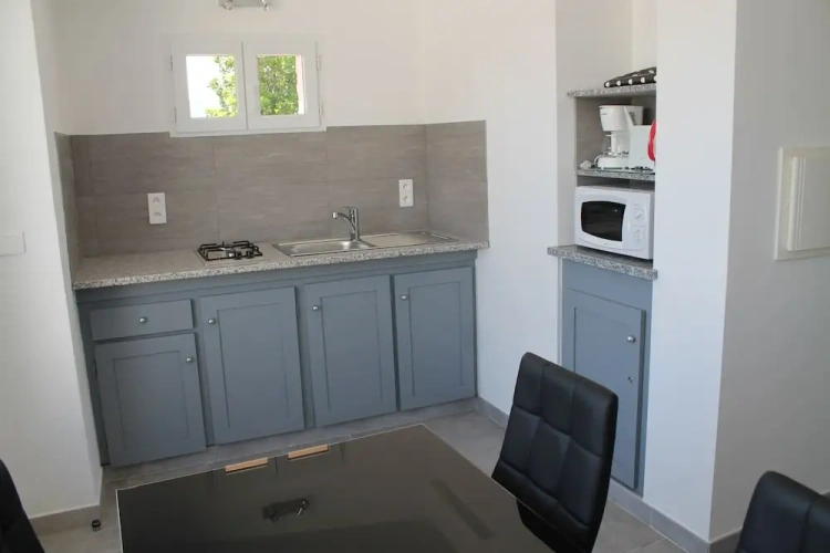 2 Bedrooms Apartment with garden view