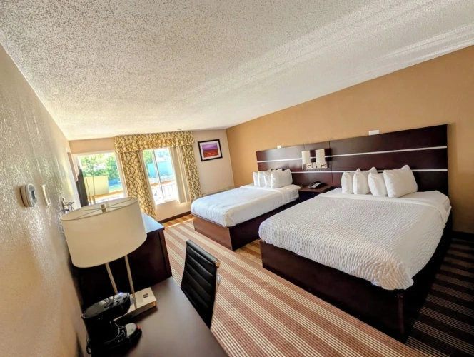 Deluxe Quadruple room with balcony and with mountain view
