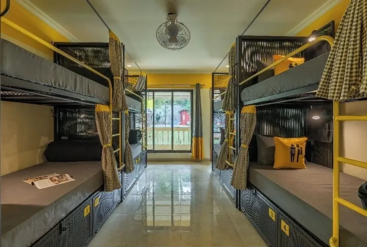 Bed in Dorm with balcony and with garden view