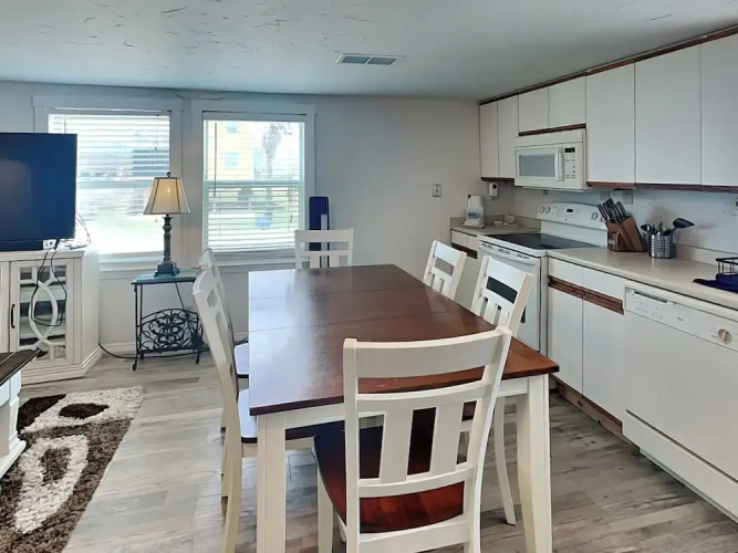 Surfside Beach Bungalow by Ryson Vacation Rentals