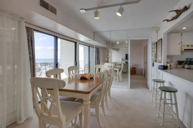 9400 1207 - 2 Br Condo