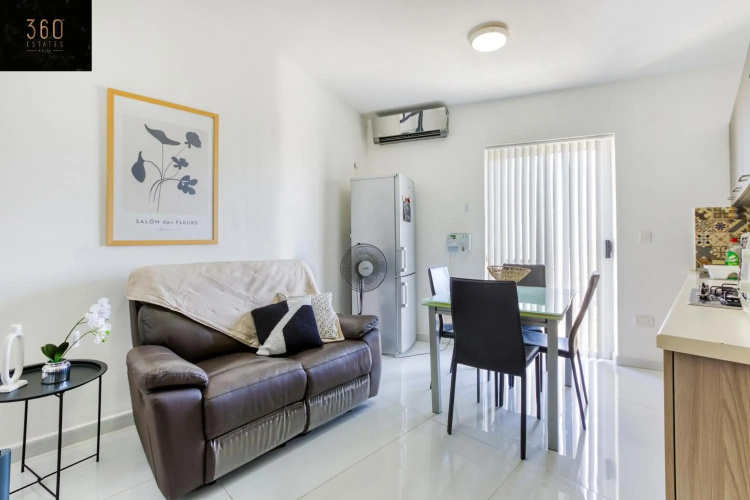 Spacious, 1BR duplex off UNI/Hospital with WIFI by 360 Estates