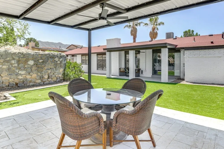 4 Bedrooms Cottage