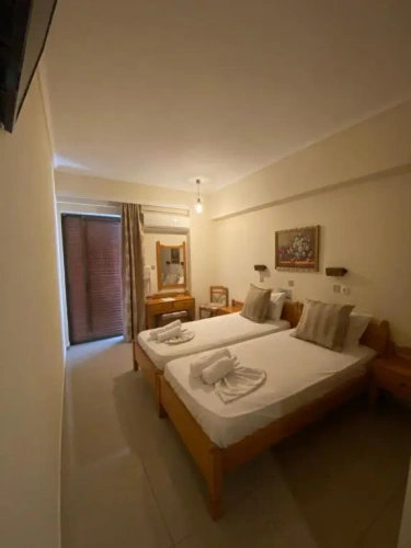 Standard Twin room with balcony