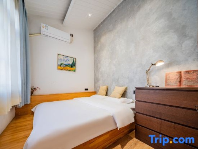 1 Bedroom Suite with courtyard view