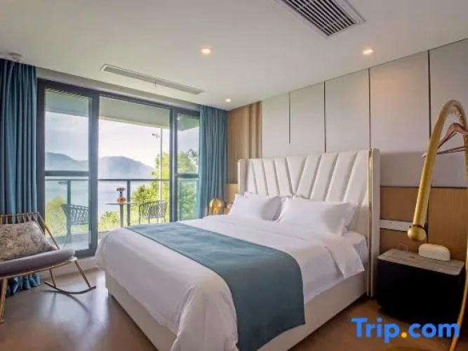 2 Bedrooms Luxury Duplex Villa with lake view