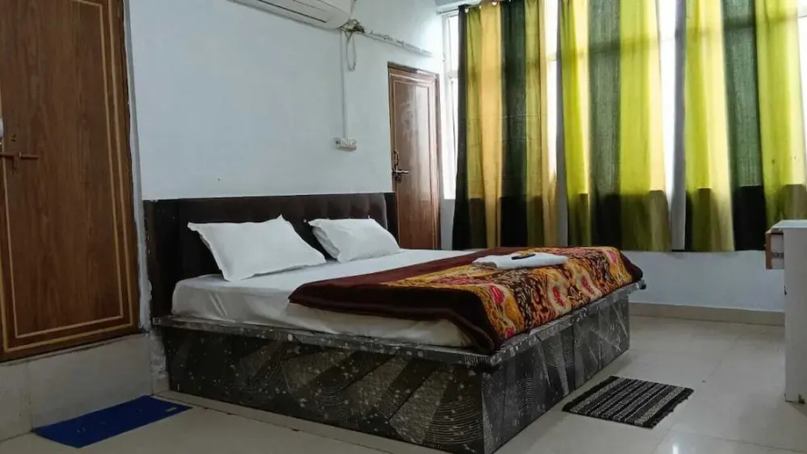 Hotel Trishla Inn Lodging & Boarding