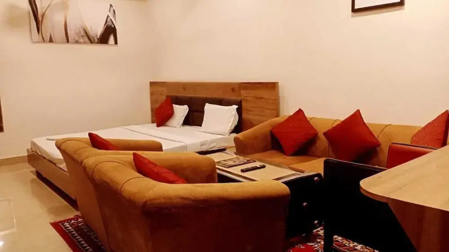 Deepak Hotel