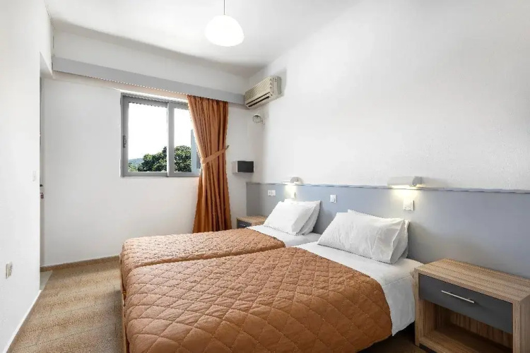 Anixis Hotel