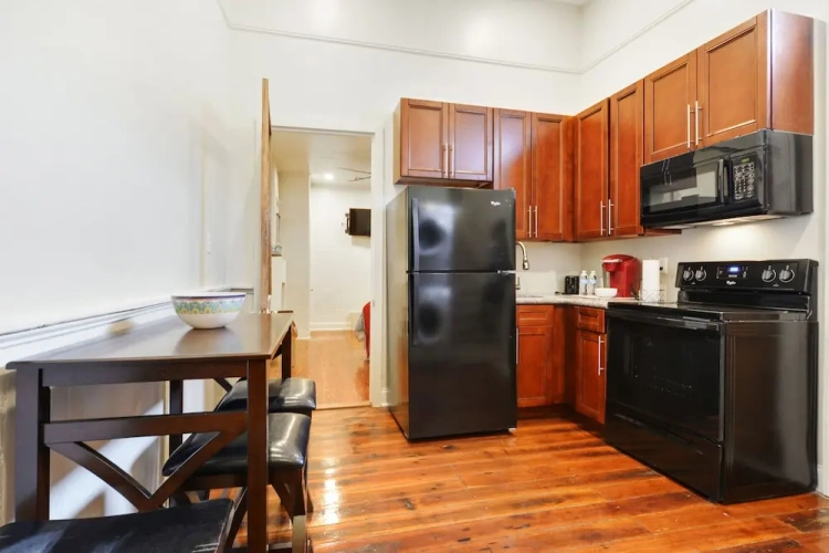4 Bedrooms Apartment