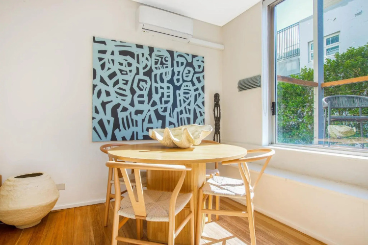 Sun-filled Loft With Balcony 1 street from Beach