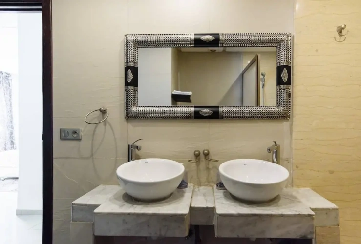 3 Bedrooms Luxury Apartment with city view