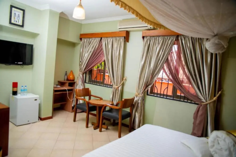 Lush Garden Business Hotel
