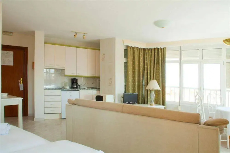 Apartamentos Palm Beach Carihuela