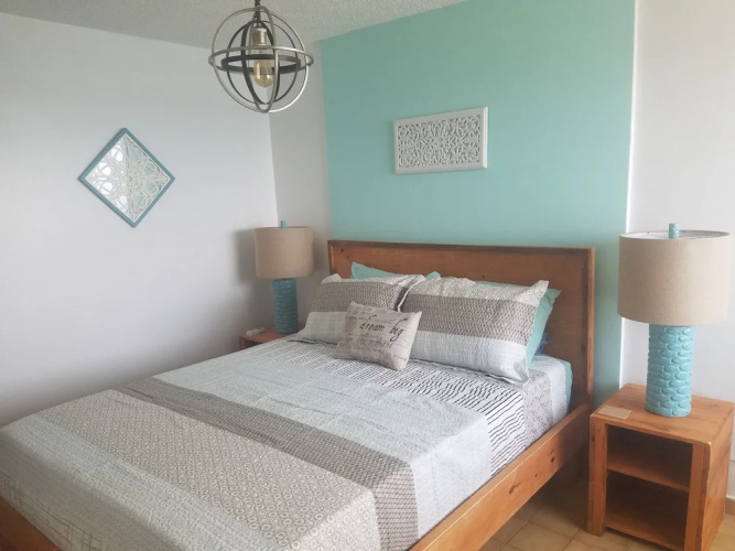 Breathtaking ocean view apt, steps from the beach!