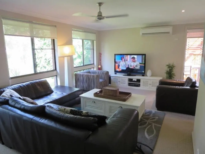 3 Bedrooms Apartment