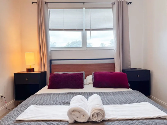 Tropical Villa King Bed Pool Top Location
