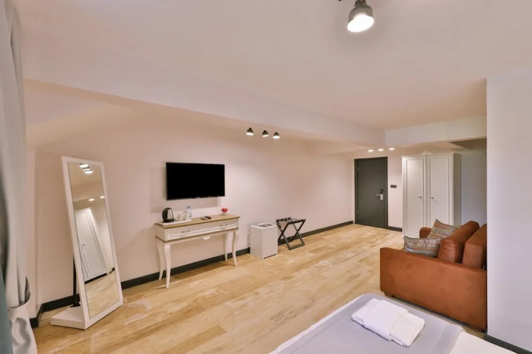 Pitoresk Otel