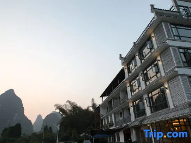 Xiangyunge Holiday Hotel