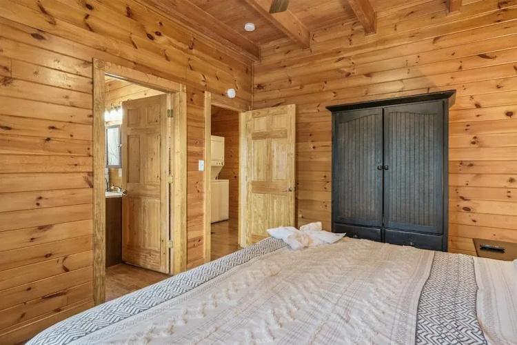 River View Dog Friendly Game Room w Hot Tub