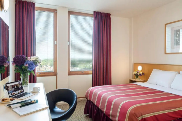 St Giles Heathrow Hotel