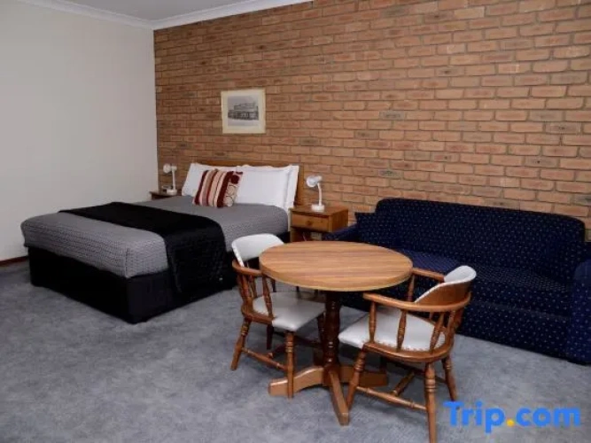 Standard Triple room