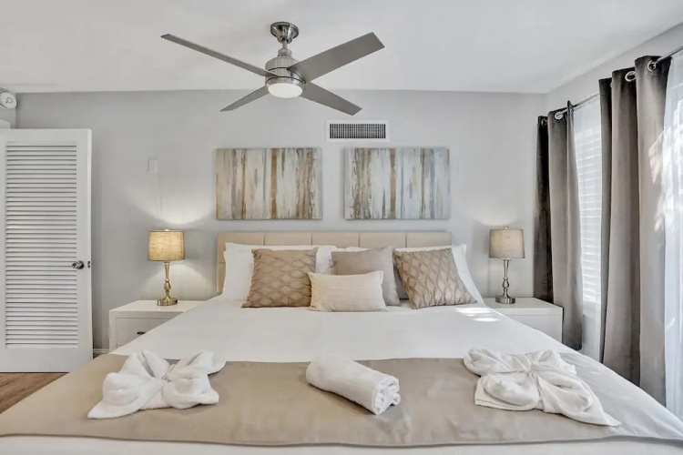 5BR with Heated Pool 5 min to Beach