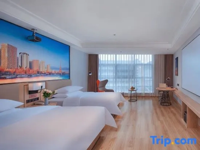 Standard Double room with street view
