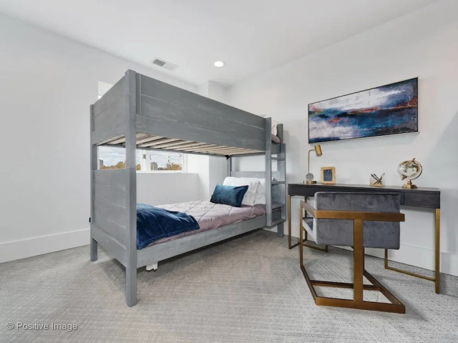4 BDR Penthouse with Views