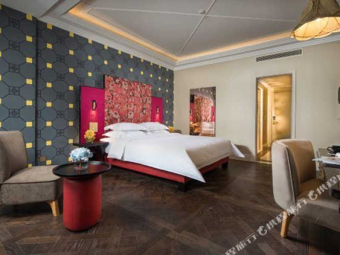 Business room with city view