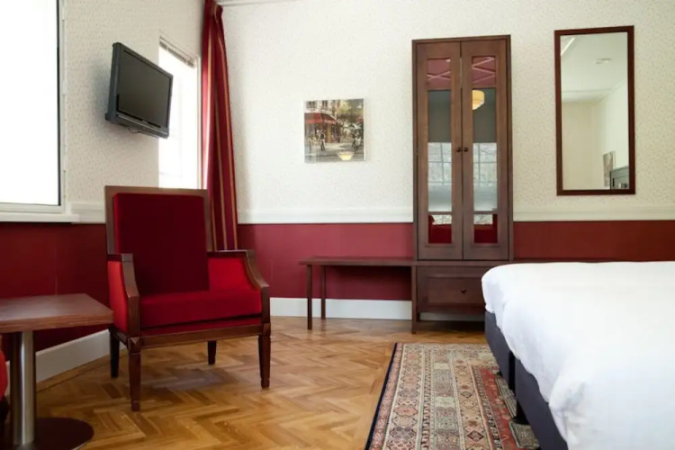 Hotel Konbanwa