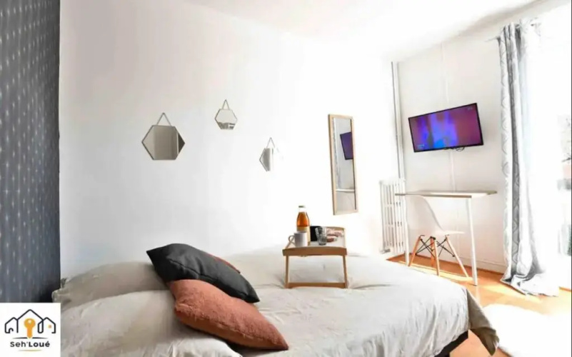 Chambre 2 avec espaces communs a partager SEHLOUÉ